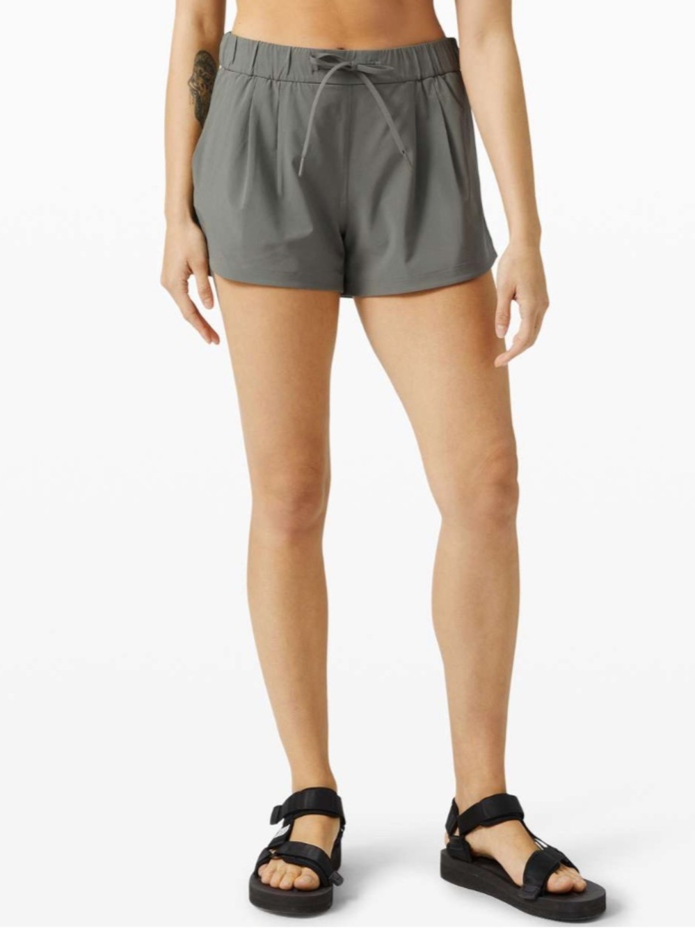 Lululemon Stroll at Sundown Short 3"
Grey Sage 4